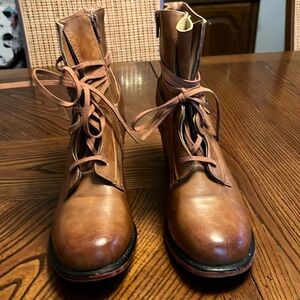 93 VINTAGE EMMA 3 HEELED BOOTS. SIZE 11.